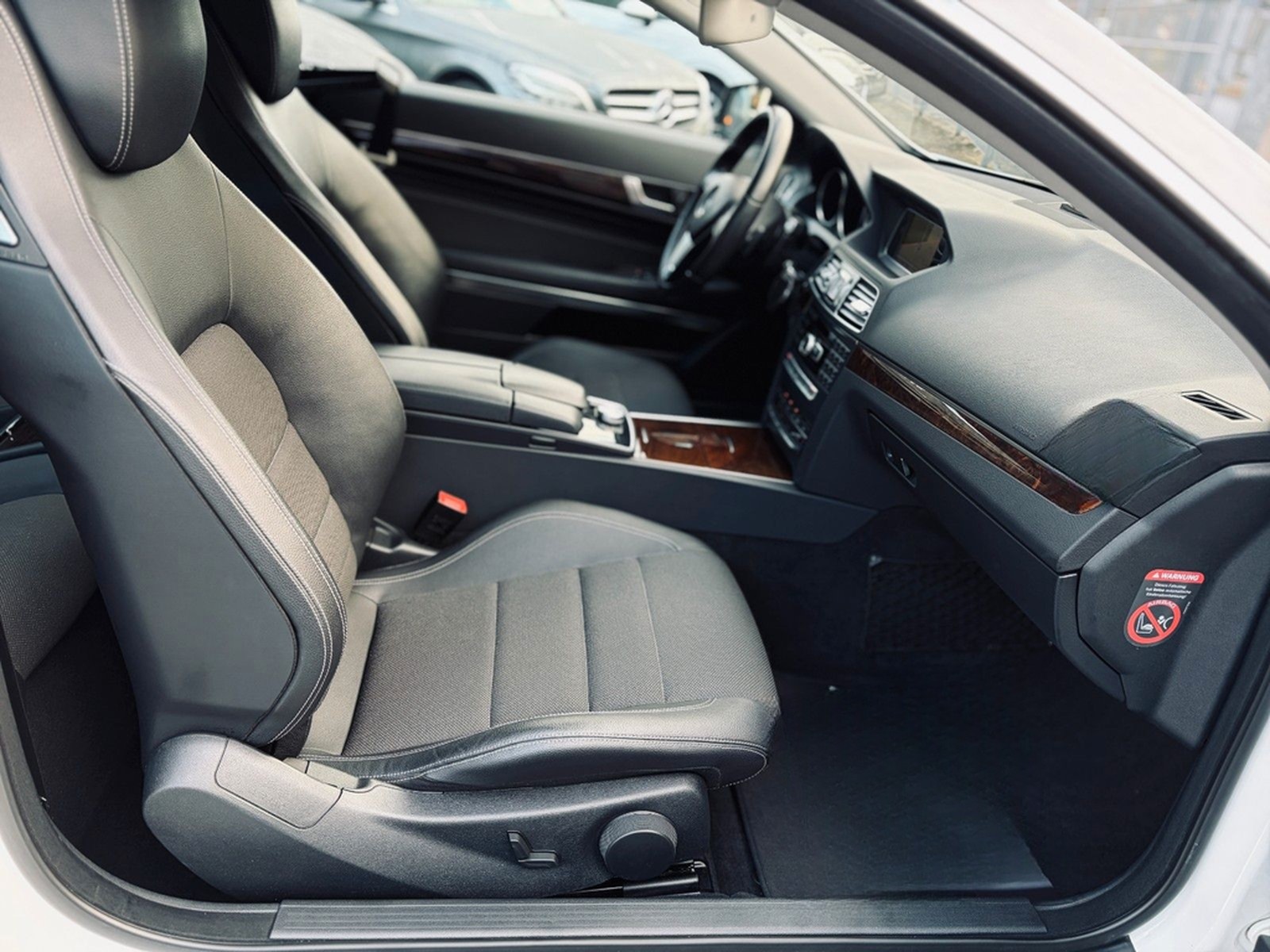 Mercedes-Benz E 250 Coupe Automatik+ILS+Navi+Totwinkel+SHZ+USB foto 30