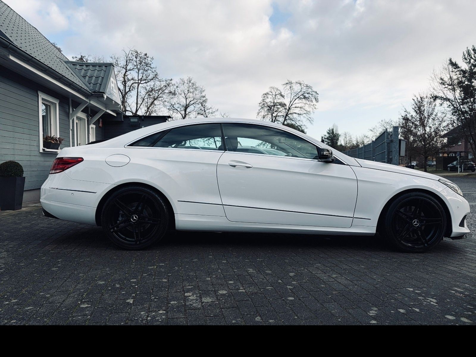Mercedes-Benz E 250 Coupe Automatik+ILS+Navi+Totwinkel+SHZ+USB foto 4