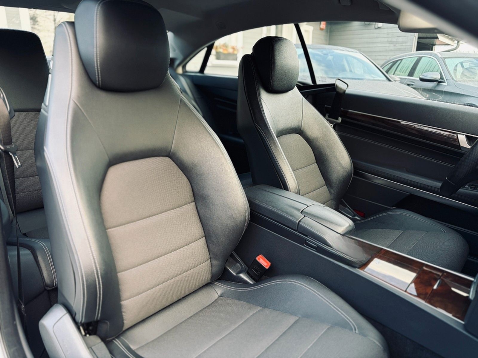 Mercedes-Benz E 250 Coupe Automatik+ILS+Navi+Totwinkel+SHZ+USB foto 31