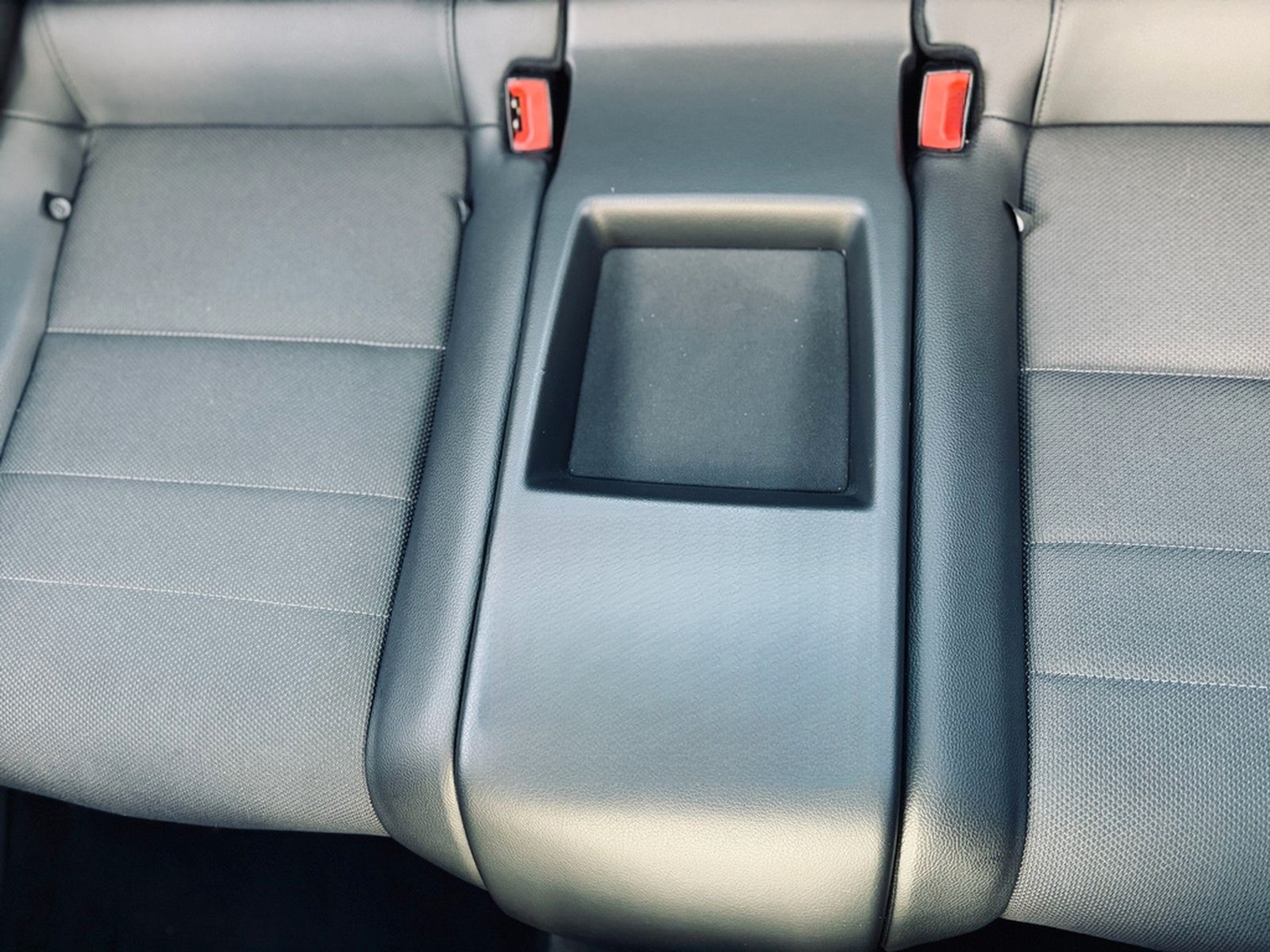 Mercedes-Benz E 250 Coupe Automatik+ILS+Navi+Totwinkel+SHZ+USB foto 32