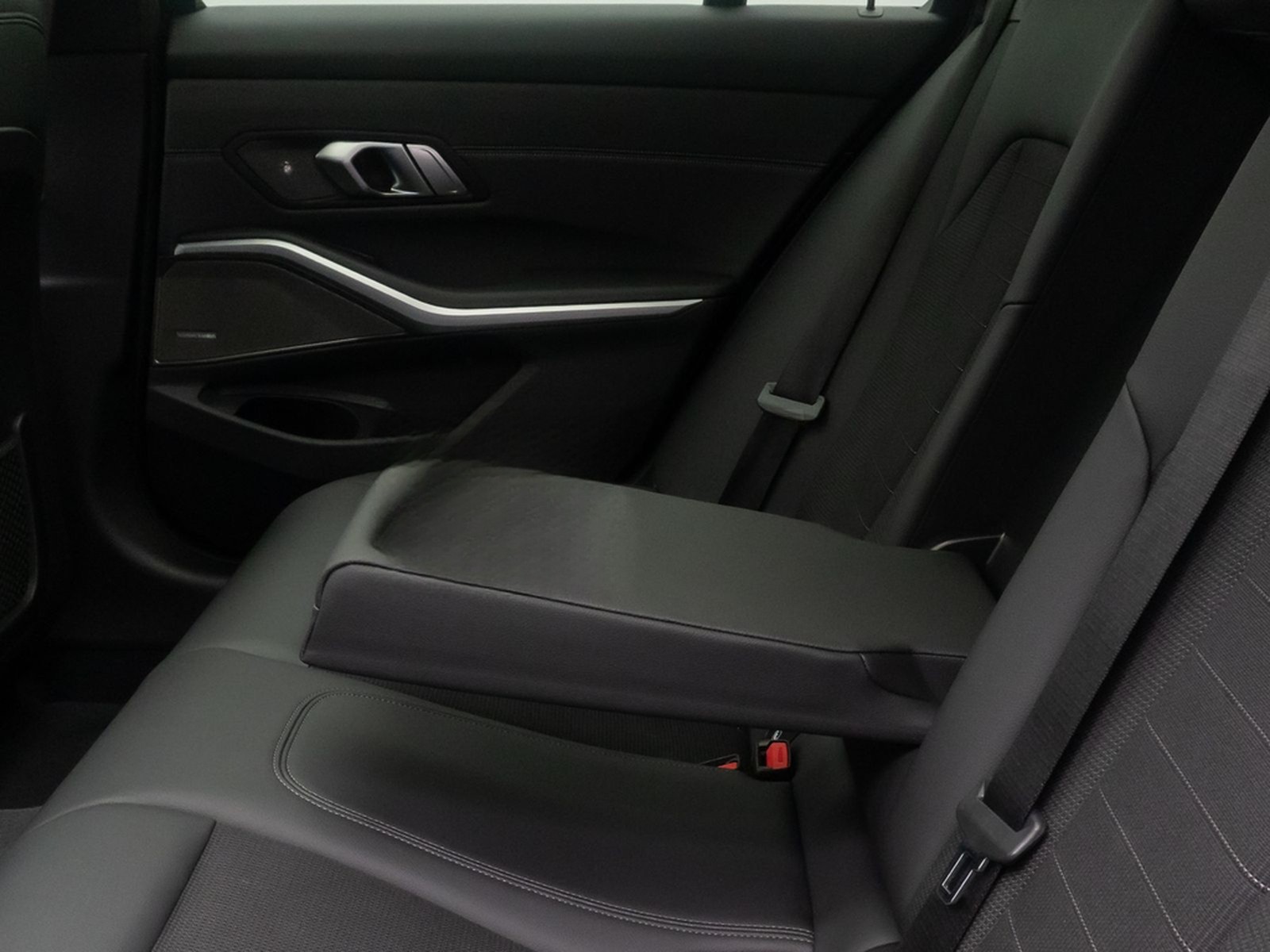 BMW 320d ACC Alarm HUD DAB H/K Panoram Sportsitz 19" foto 29