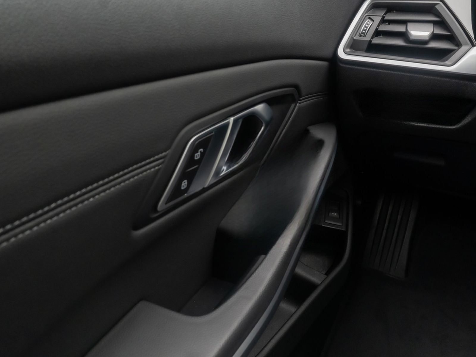 BMW 320d ACC Alarm HUD DAB H/K Panoram Sportsitz 19" foto 36