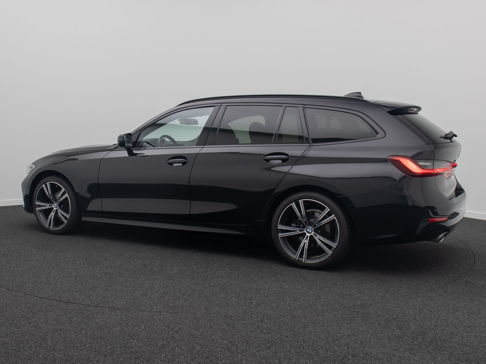 BMW 320d ACC Alarm HUD DAB H/K Panoram Sportsitz 19" foto 10