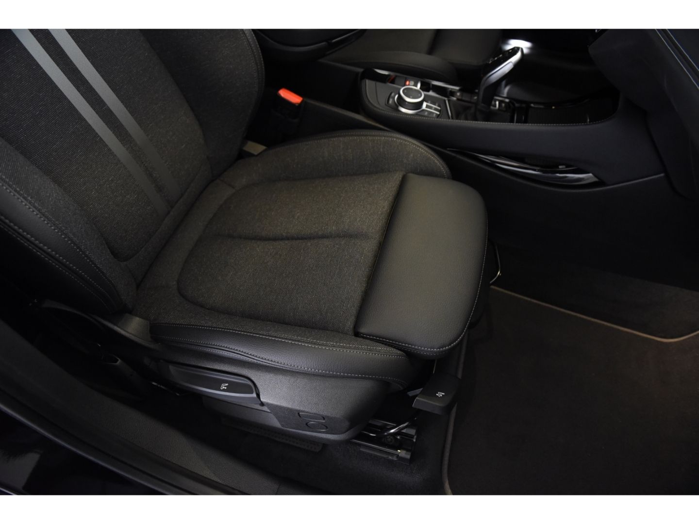 BMW X1 xDrive 20 i Sport Line Navigation Sonnenschut foto 13