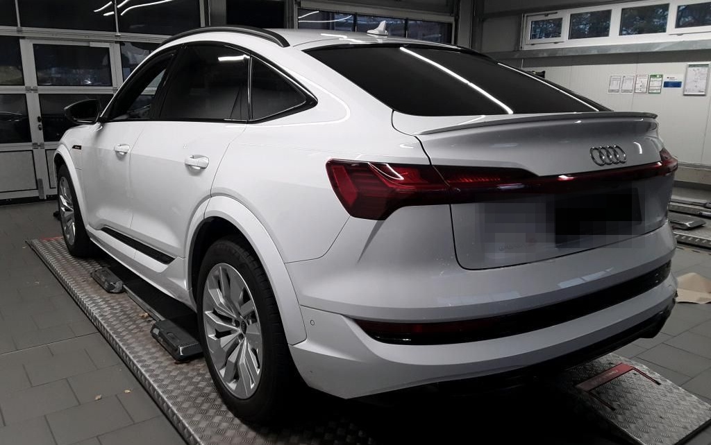 Audi E-TRON SPORTBACK S BLACK/20Z./ACC/DAB/4x SHZ/AHK foto 8