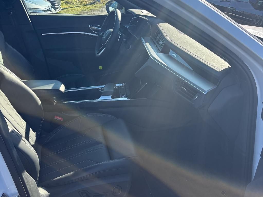 Audi E-TRON SPORTBACK S BLACK/DIGI-MTRX/ACC/HuD/PANO foto 10
