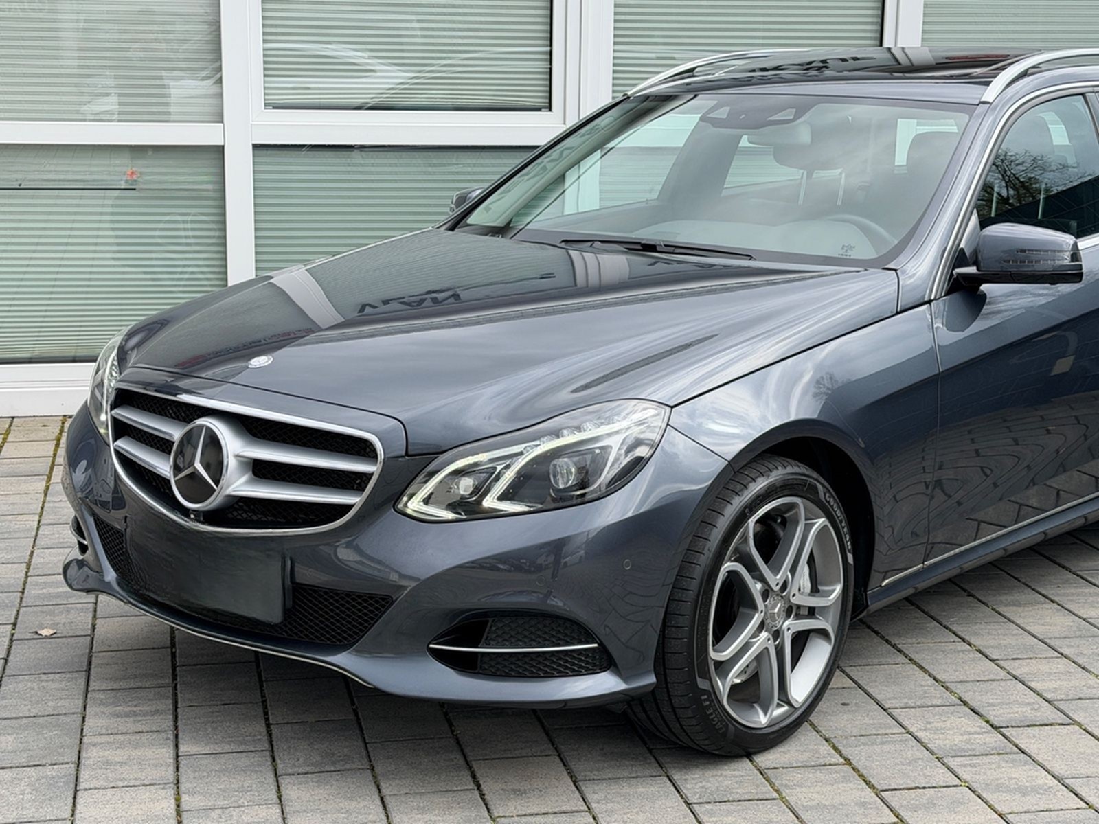 Mercedes-Benz E500 Kombi V8/ACC/STANDHZNG/360°/SITZBELÜFT/AHK foto 2