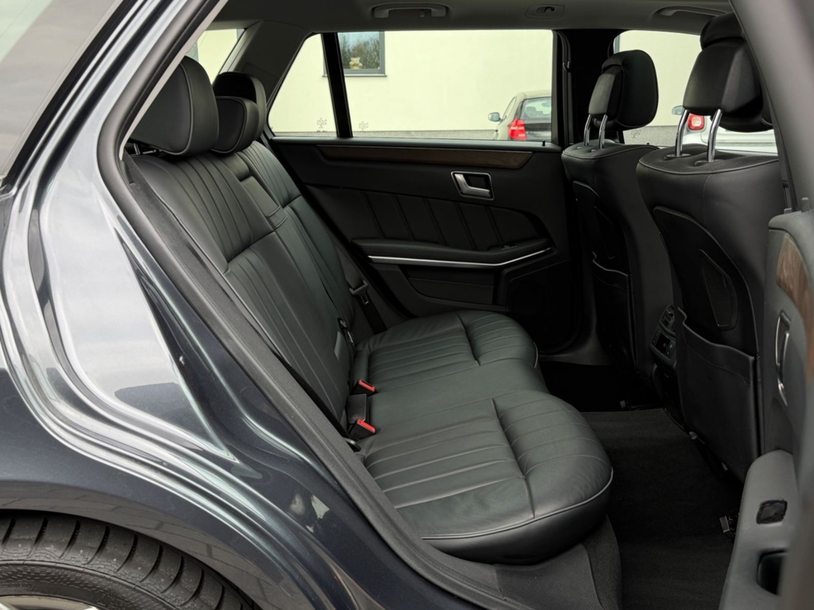 Mercedes-Benz E500 Kombi V8/ACC/STANDHZNG/360°/SITZBELÜFT/AHK foto 26