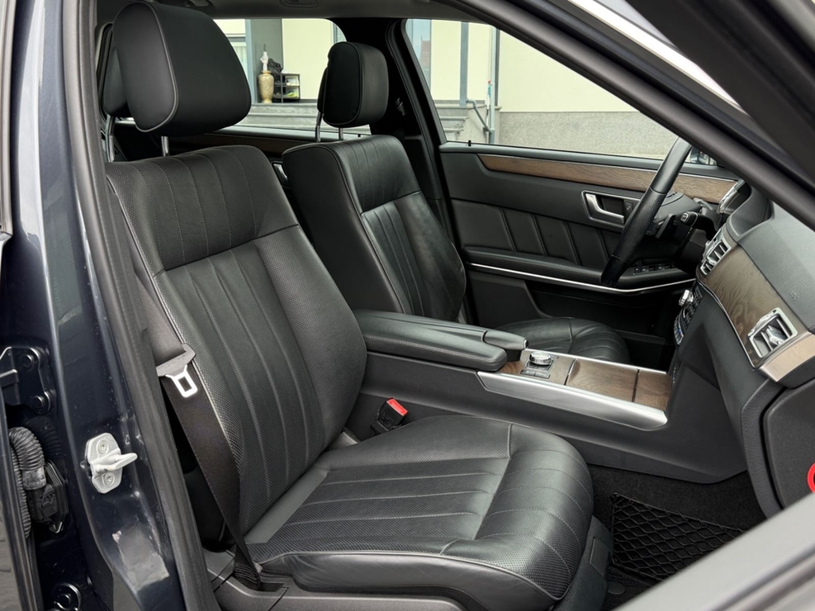 Mercedes-Benz E500 Kombi V8/ACC/STANDHZNG/360°/SITZBELÜFT/AHK foto 30