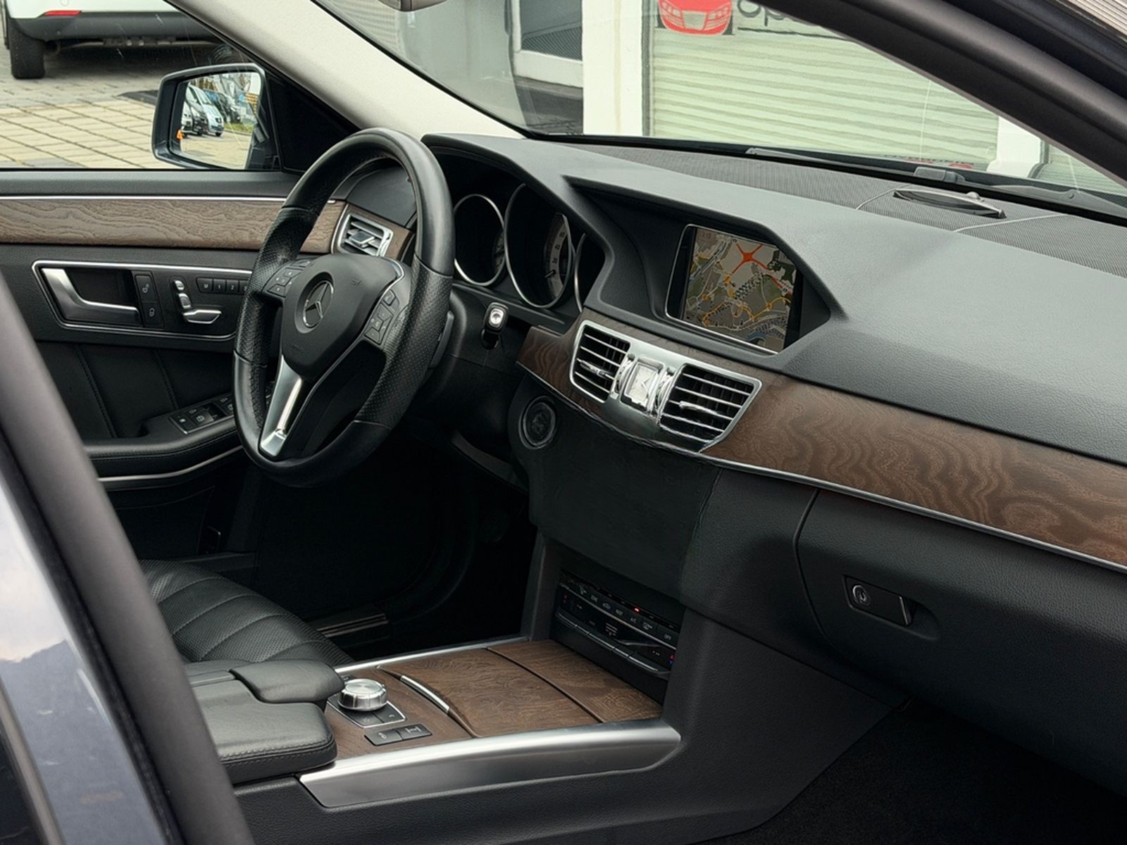Mercedes-Benz E500 Kombi V8/ACC/STANDHZNG/360°/SITZBELÜFT/AHK foto 31