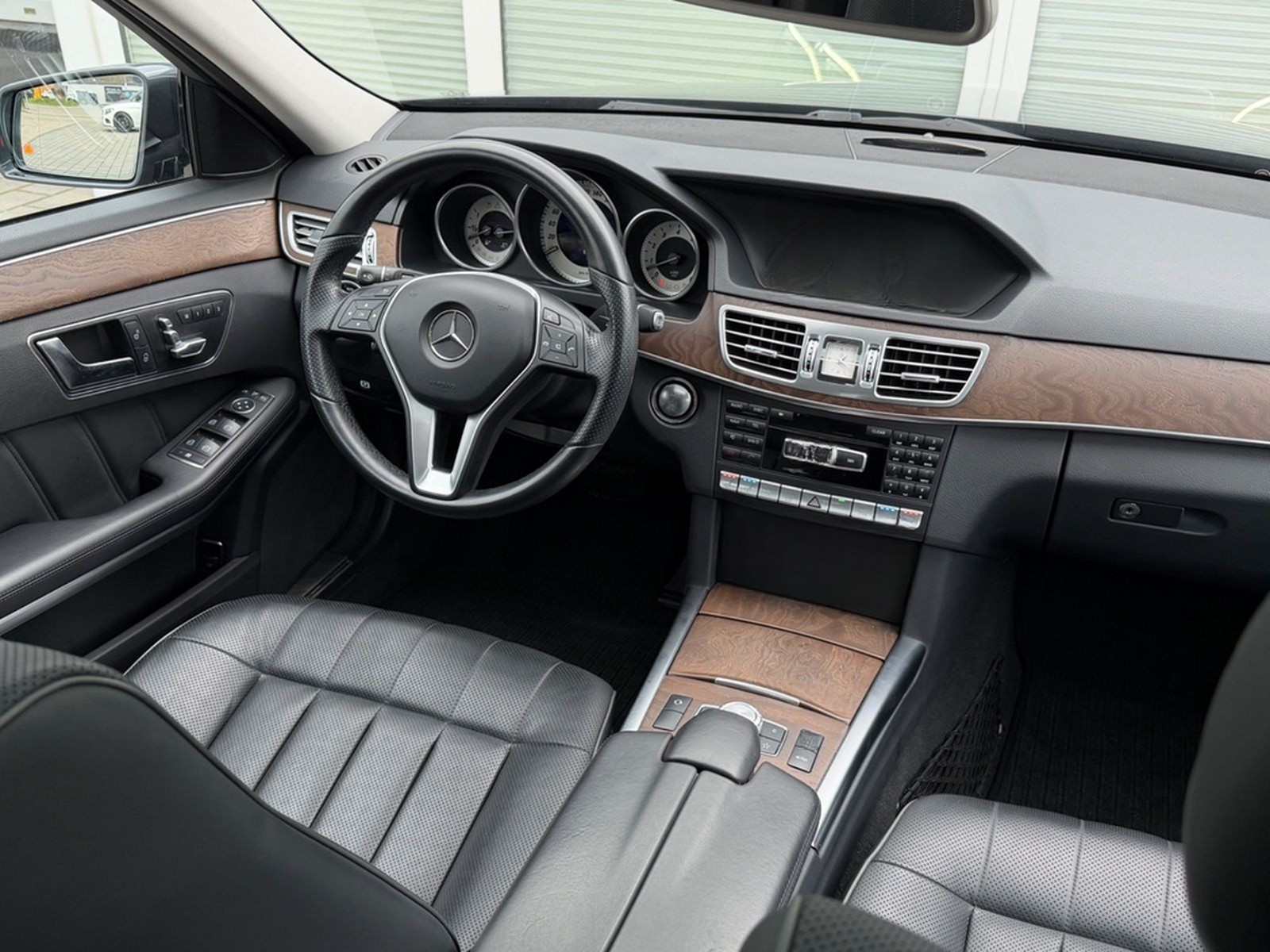 Mercedes-Benz E500 Kombi V8/ACC/STANDHZNG/360°/SITZBELÜFT/AHK foto 39