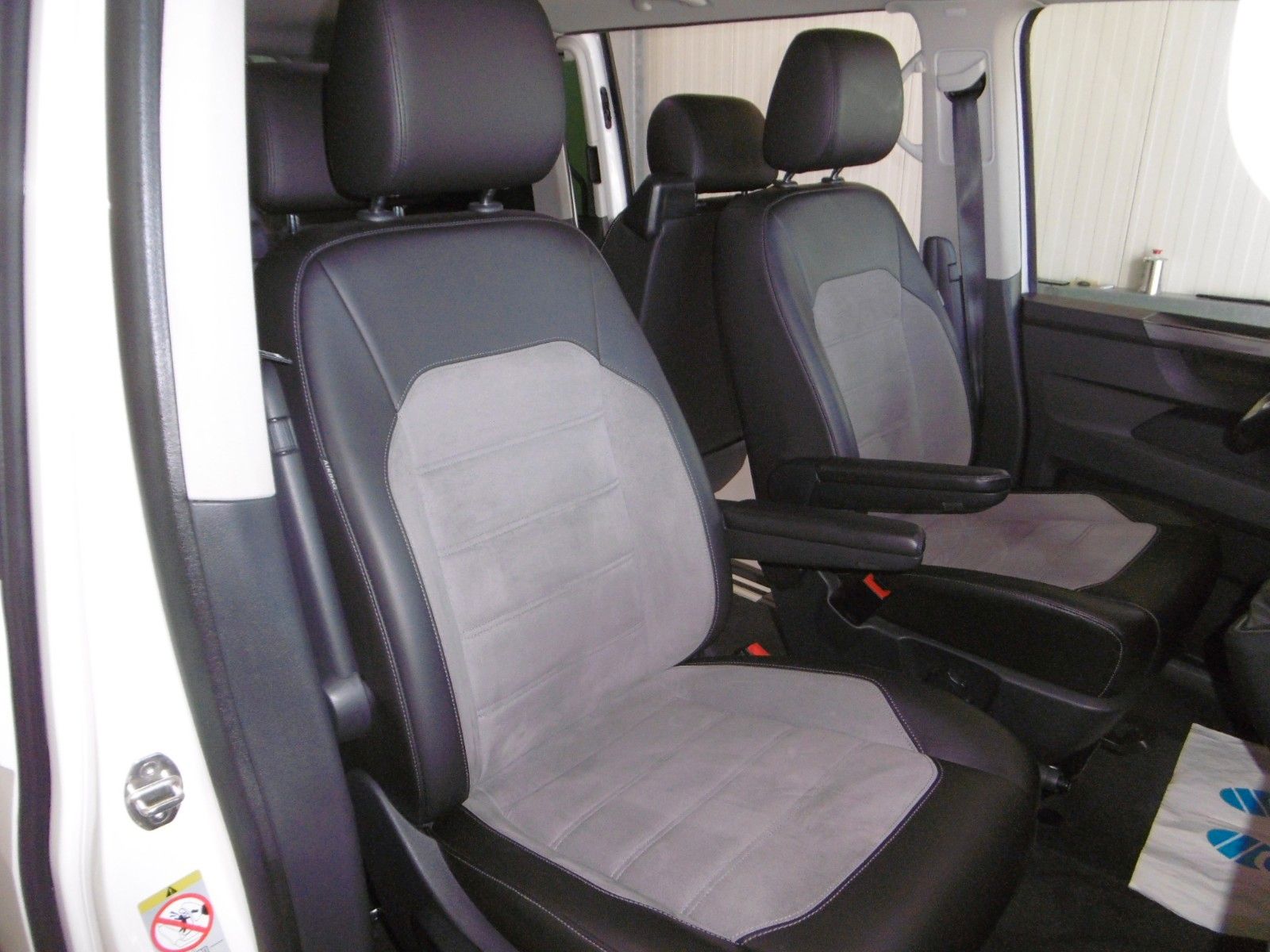 Volkswagen T6.1 Multivan 2.0 TDI ***LED+STDHZG+LEDER+AHK*** foto 11