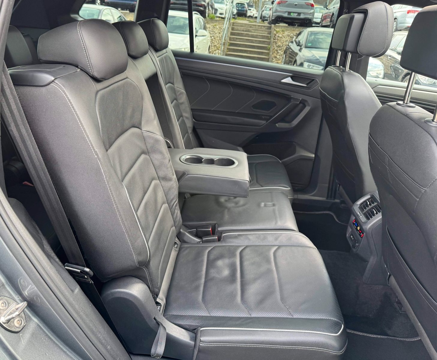 Volkswagen Tiguan Allspace R-Line 2.0 TSI AHK 7SITZ PANO IQ foto 17