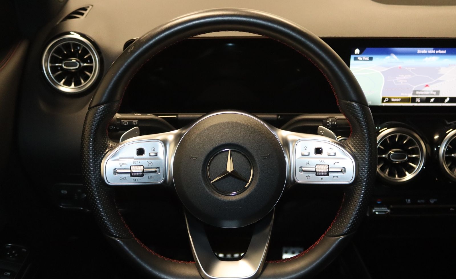 Mercedes-Benz GLA 35 AMG 4Matic-Pano-Fender-Wide-AHK-LED-KESSY foto 17