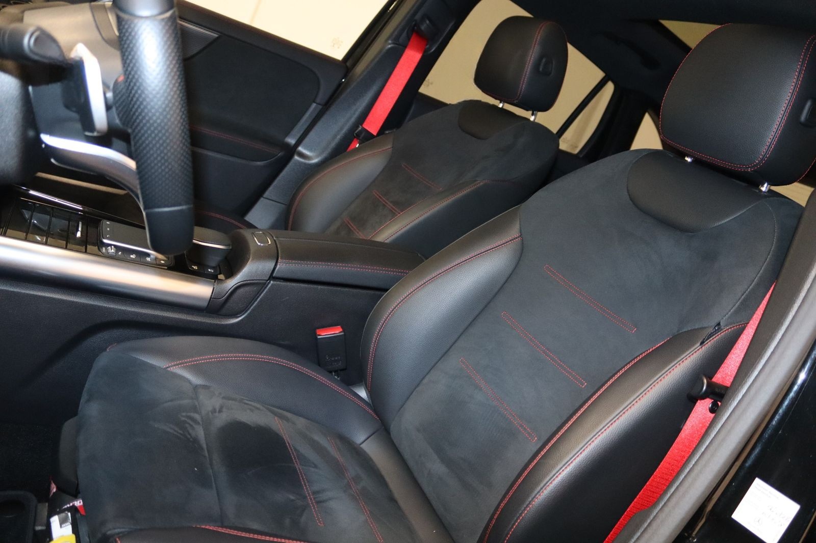 Mercedes-Benz GLA 35 AMG 4Matic-Pano-Fender-Wide-AHK-LED-KESSY foto 10