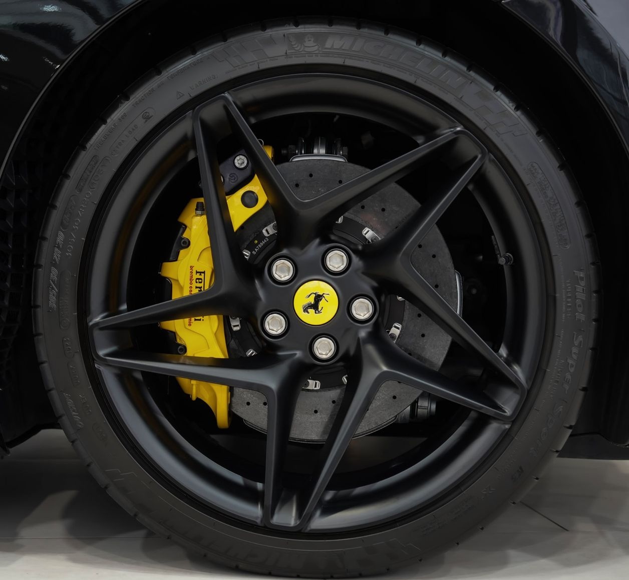 Ferrari F8 Spider*RACING-SEATS*LIFT*PASSENGER-DISPLAY* foto 12