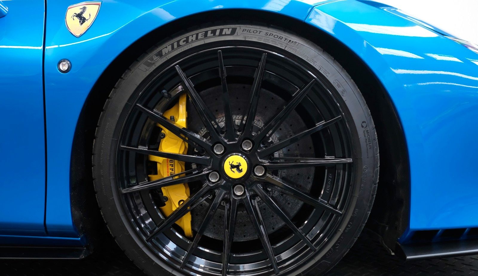 Ferrari F8 Tributo/CARBON/LIFT/RACING SEAT/JBL/PASS.DISP foto 11