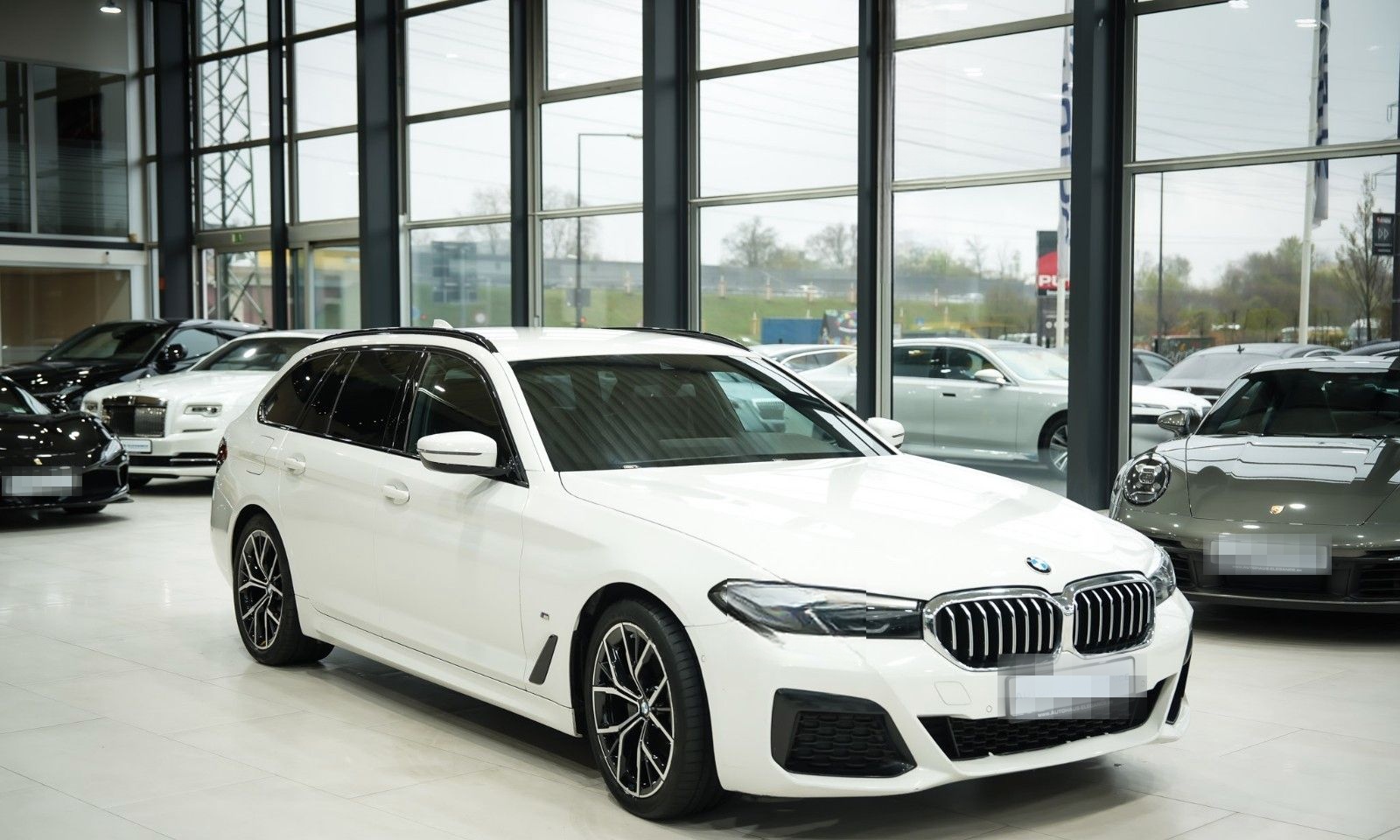 BMW 520 d M Sport*LEDER*NAVI*LUFTFEDERUNG*LED*1.HAND foto 2