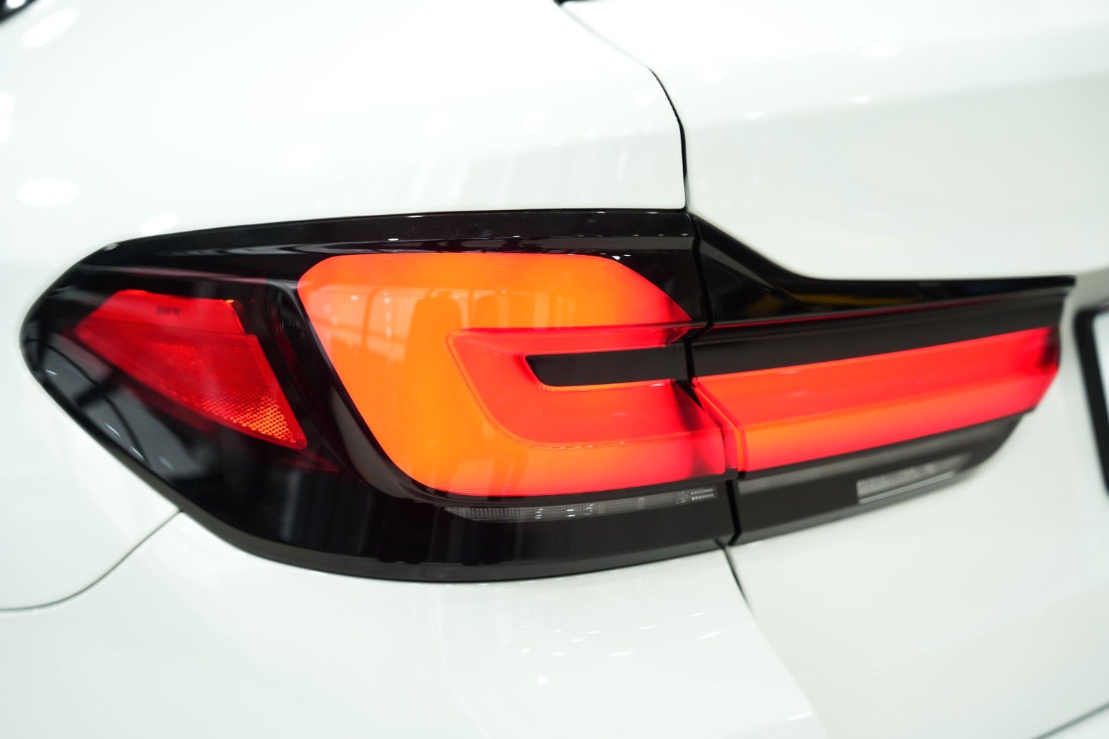 BMW 520 d M Sport*LEDER*NAVI*LUFTFEDERUNG*LED*1.HAND foto 11