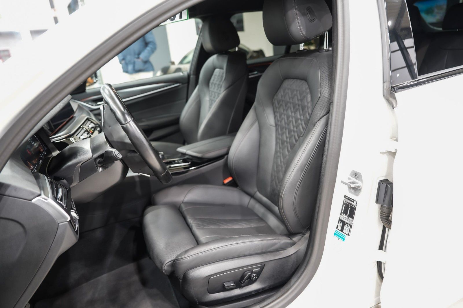 BMW 520 d M Sport*LEDER*NAVI*LUFTFEDERUNG*LED*1.HAND foto 13