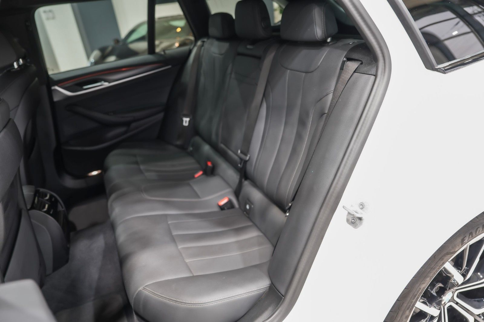 BMW 520 d M Sport*LEDER*NAVI*LUFTFEDERUNG*LED*1.HAND foto 14