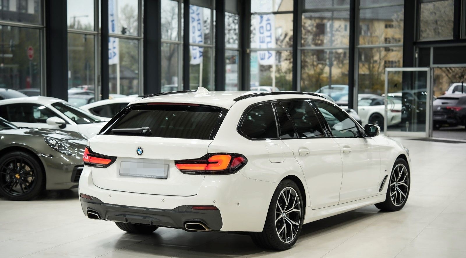 BMW 520 d M Sport*LEDER*NAVI*LUFTFEDERUNG*LED*1.HAND foto 3