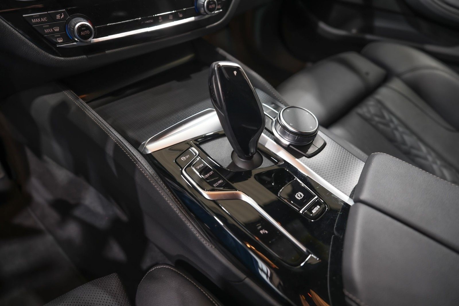 BMW 520 d M Sport*LEDER*NAVI*LUFTFEDERUNG*LED*1.HAND foto 21