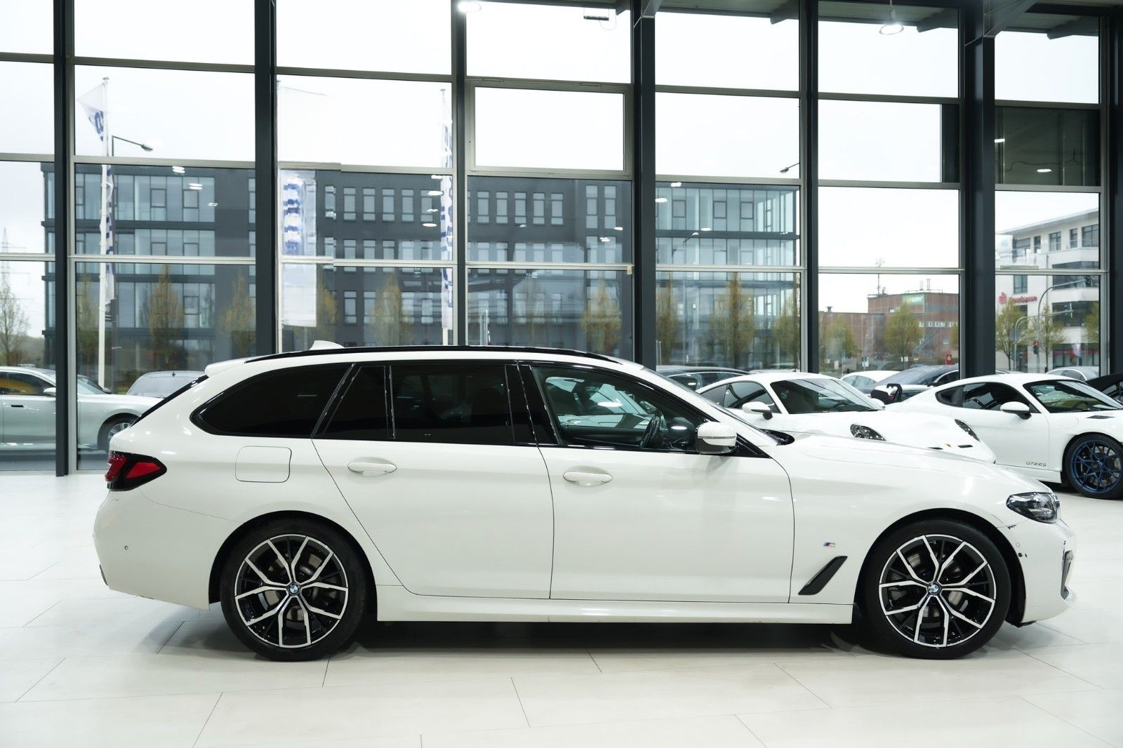 BMW 520 d M Sport*LEDER*NAVI*LUFTFEDERUNG*LED*1.HAND foto 7