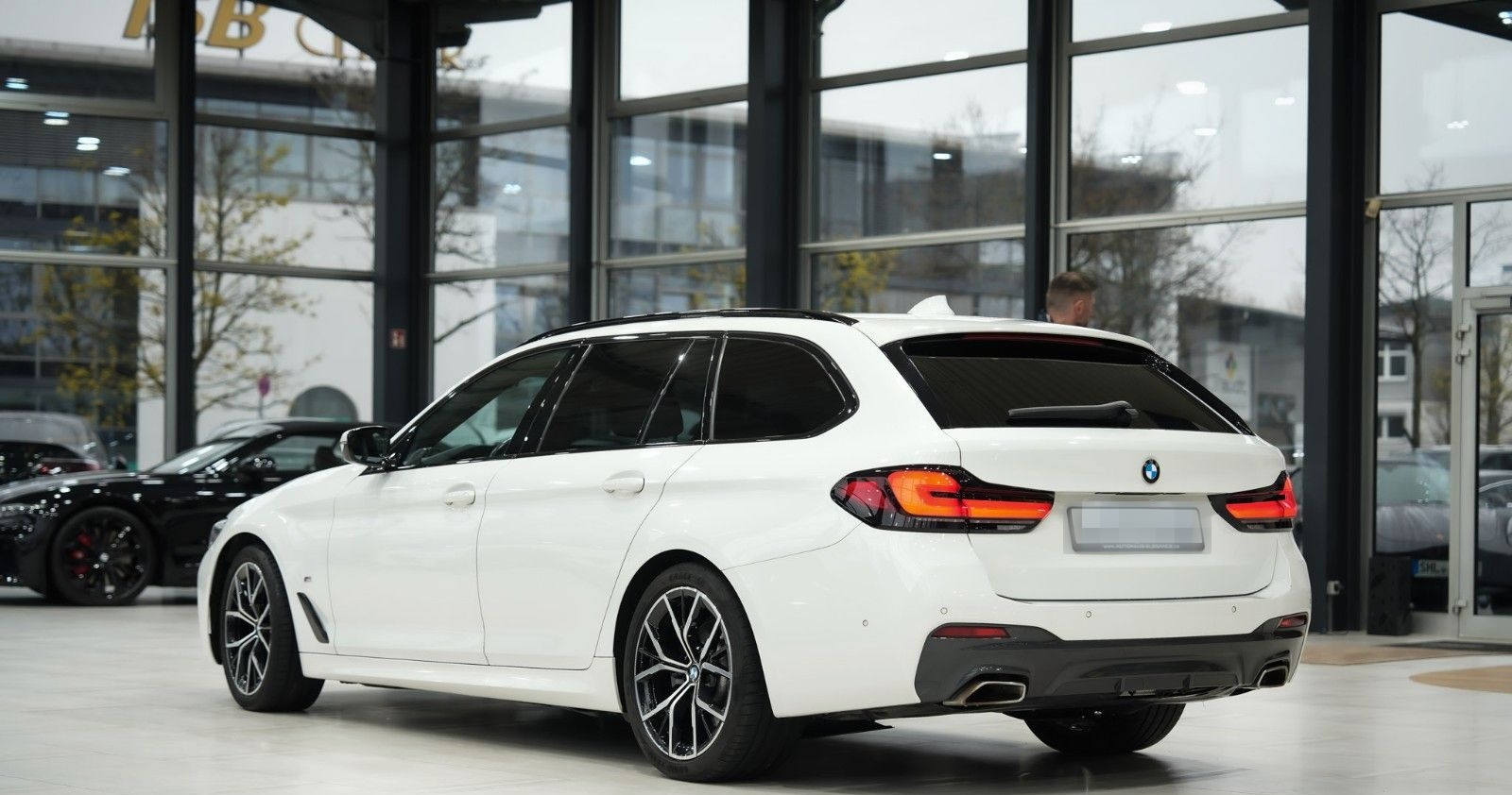 BMW 520 d M Sport*LEDER*NAVI*LUFTFEDERUNG*LED*1.HAND foto 10