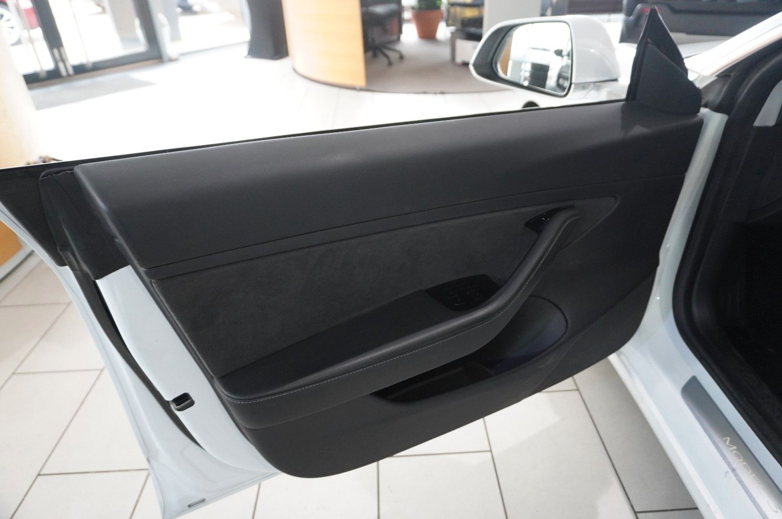 Tesla Model 3 Standard Range Plus NAVI/KAMERA/SH/PANO foto 14