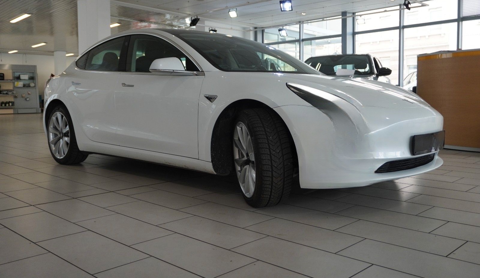 Tesla Model 3 Standard Range Plus NAVI/KAMERA/SH/PANO foto 5