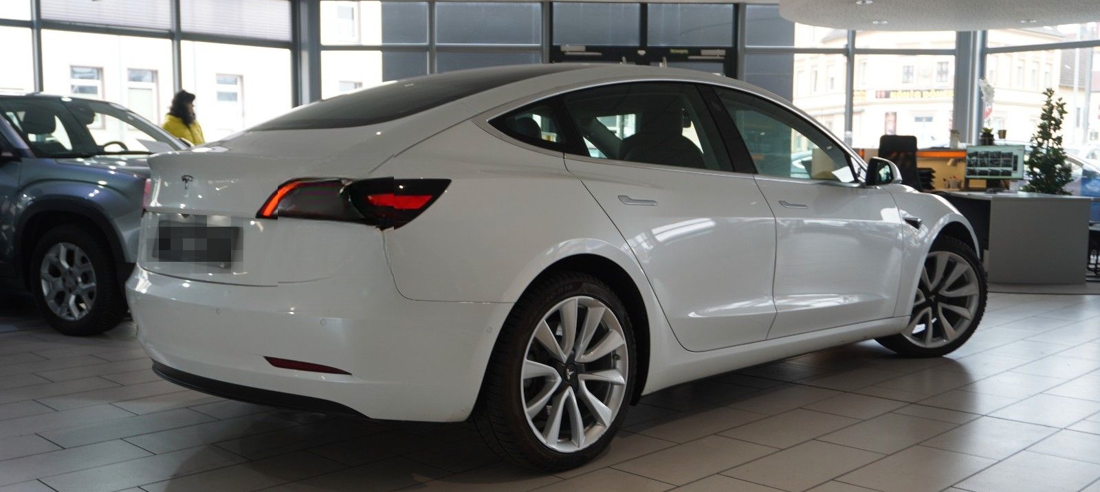 Tesla Model 3 Standard Range Plus NAVI/KAMERA/SH/PANO foto 7