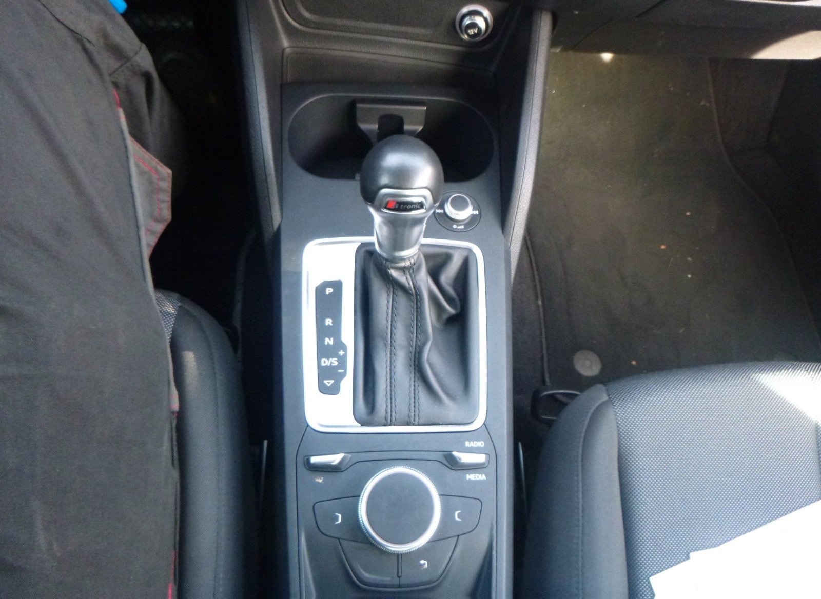 Audi Q2 30 TDI  >AUT/AHK /NAVI/TEMP/Einparkhilfe< foto 13