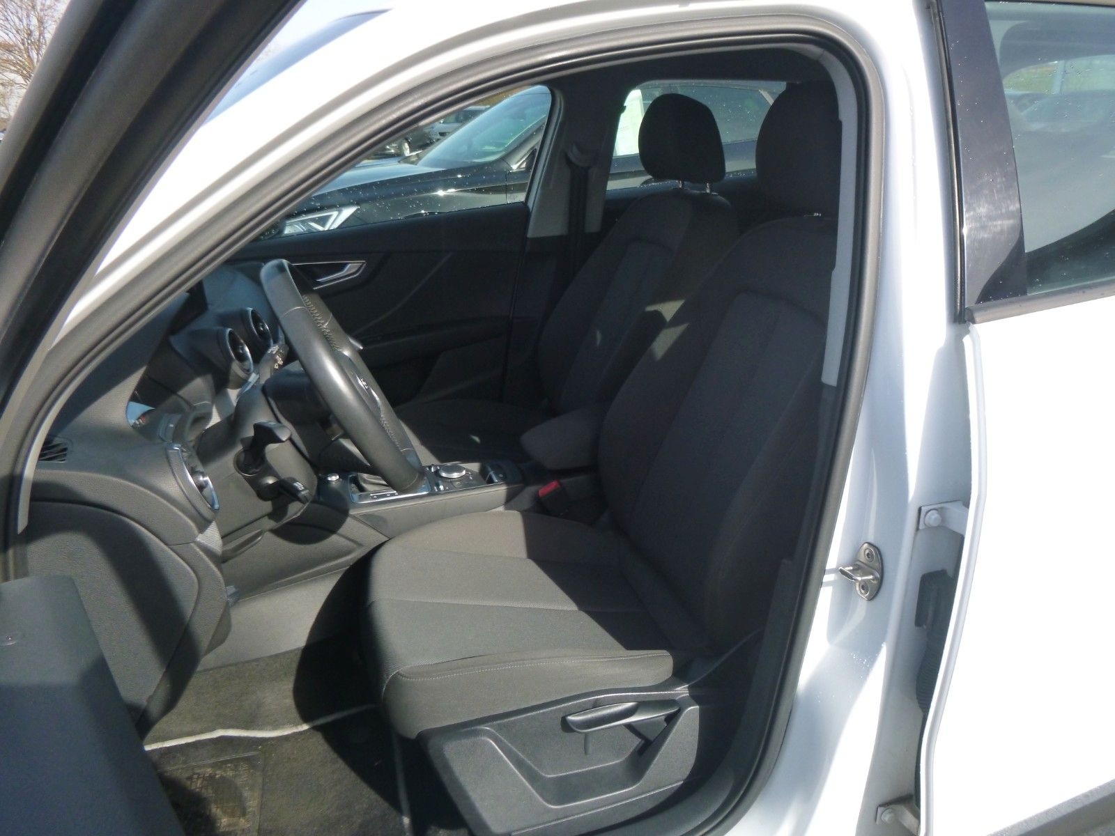 Audi Q2 30 TDI  >AUT/AHK /NAVI/TEMP/Einparkhilfe< foto 9