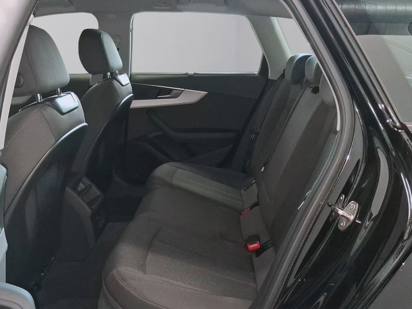 Audi A4 Avant 35 TFSI,1.Hand,Navi,LED,Tempo,AHK foto 22