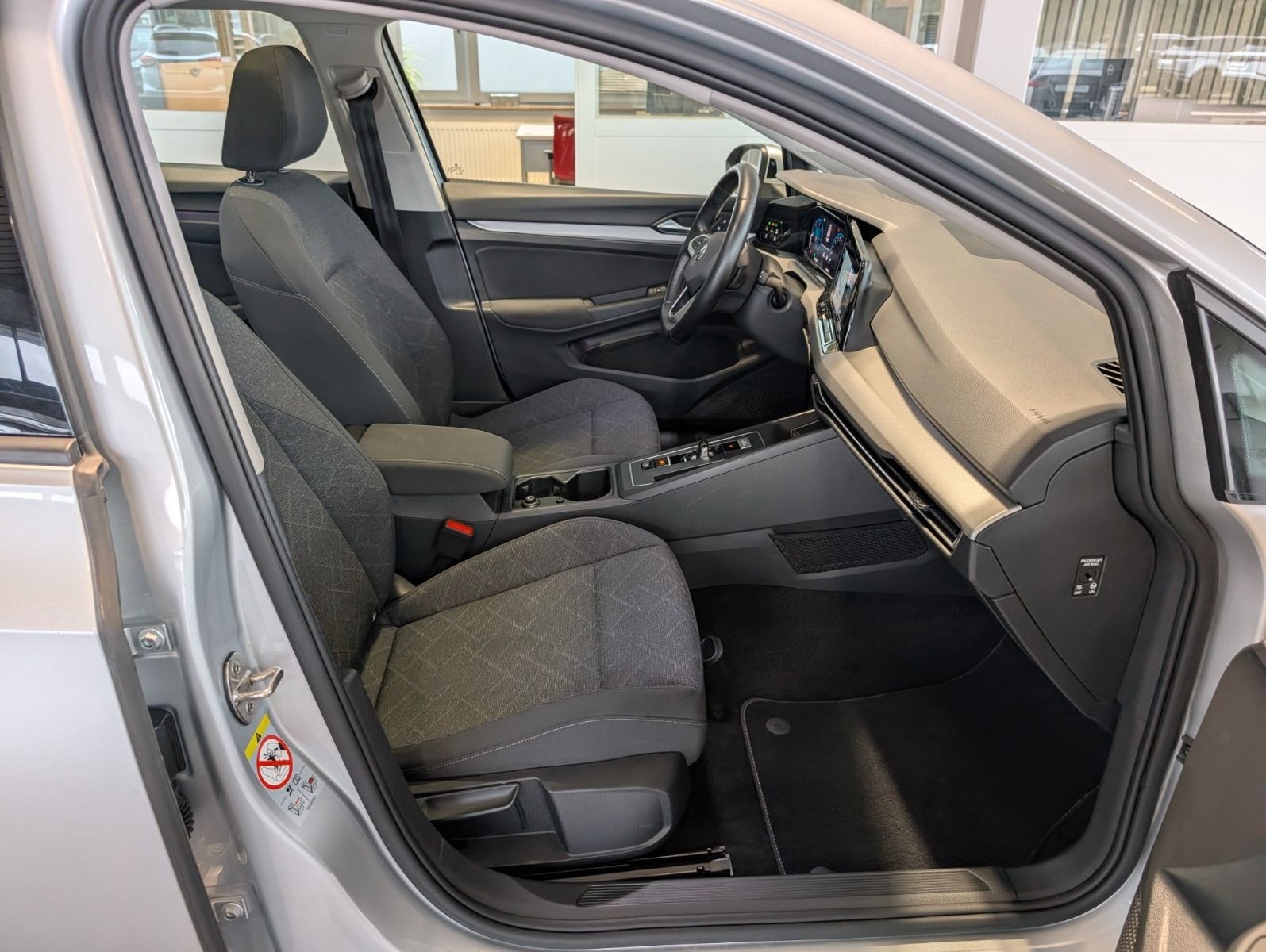 Volkswagen Golf VIII 2.0TDi DSG*Panorama*AHK*Matrix*HUD*KAM foto 3