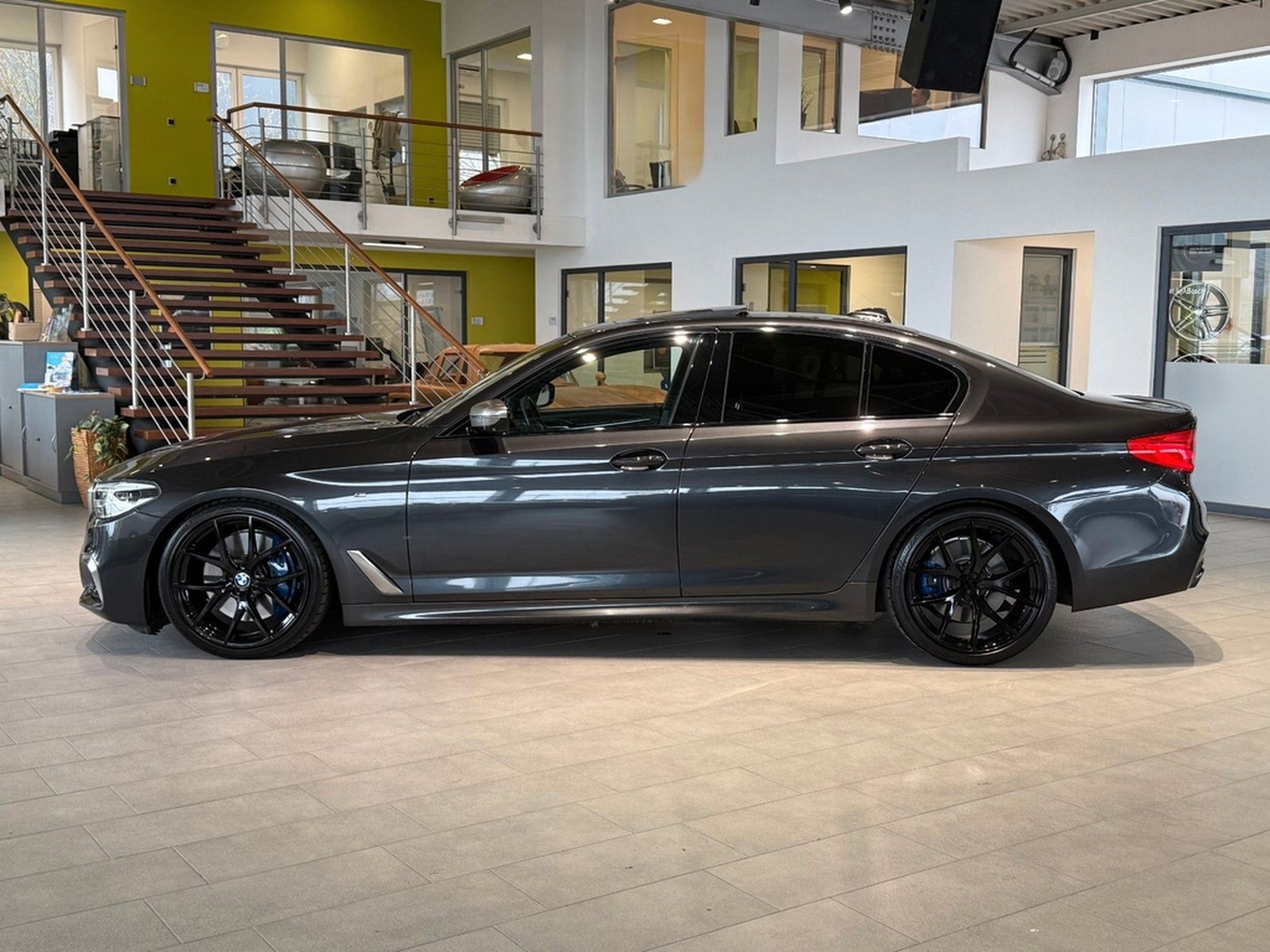 BMW M550i Limousine  xDrive *Head-Up*Schiebedach* foto 2