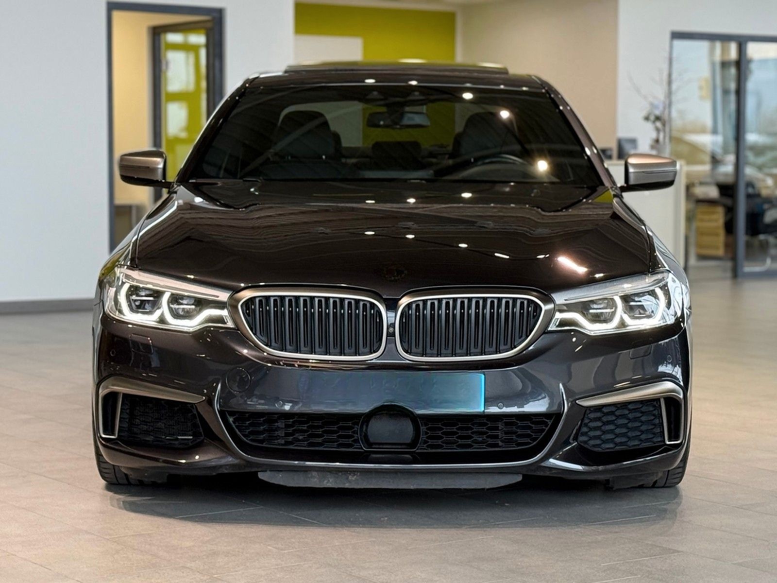 BMW M550i Limousine  xDrive *Head-Up*Schiebedach* foto 11