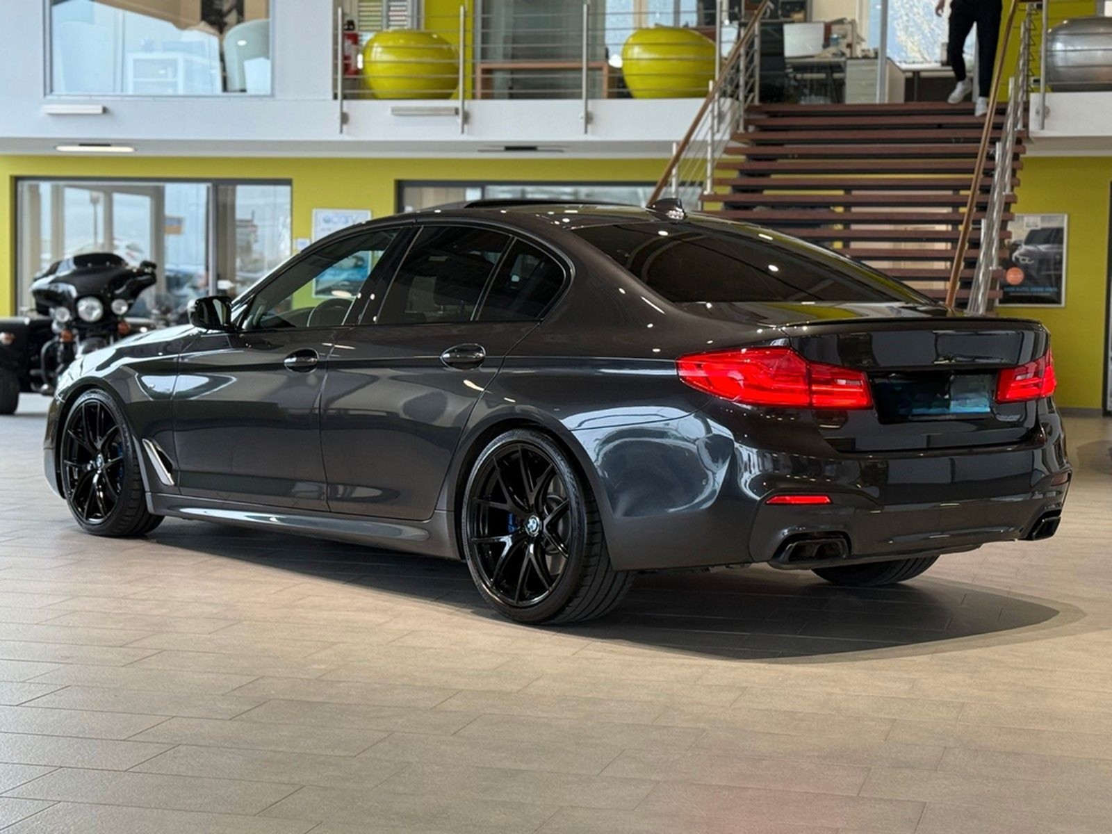BMW M550i Limousine  xDrive *Head-Up*Schiebedach* foto 3