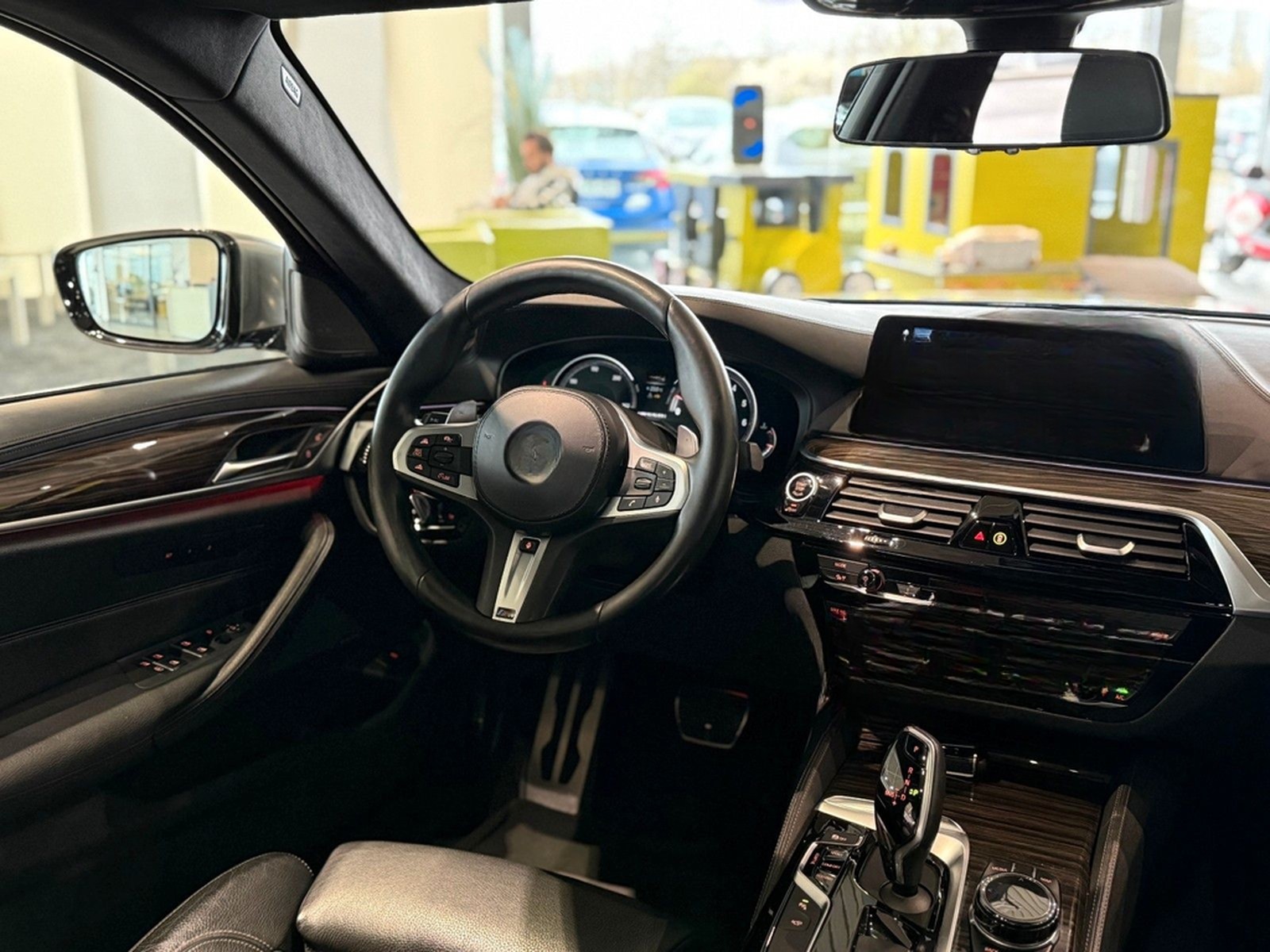 BMW M550i Limousine  xDrive *Head-Up*Schiebedach* foto 26