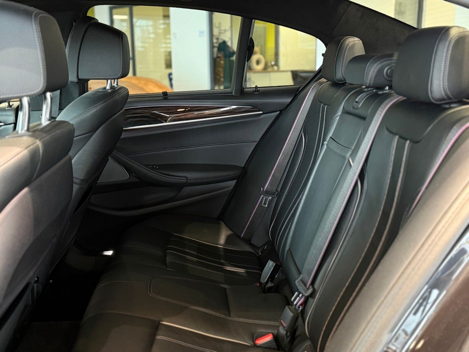 BMW M550i Limousine  xDrive *Head-Up*Schiebedach* foto 27