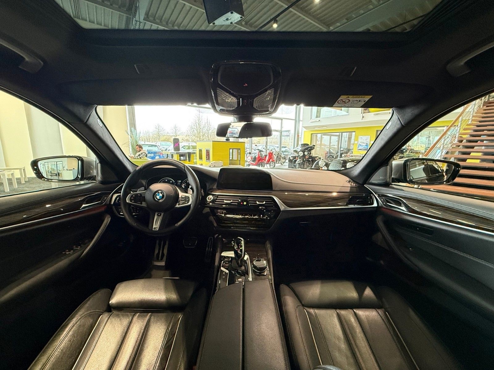 BMW M550i Limousine  xDrive *Head-Up*Schiebedach* foto 29
