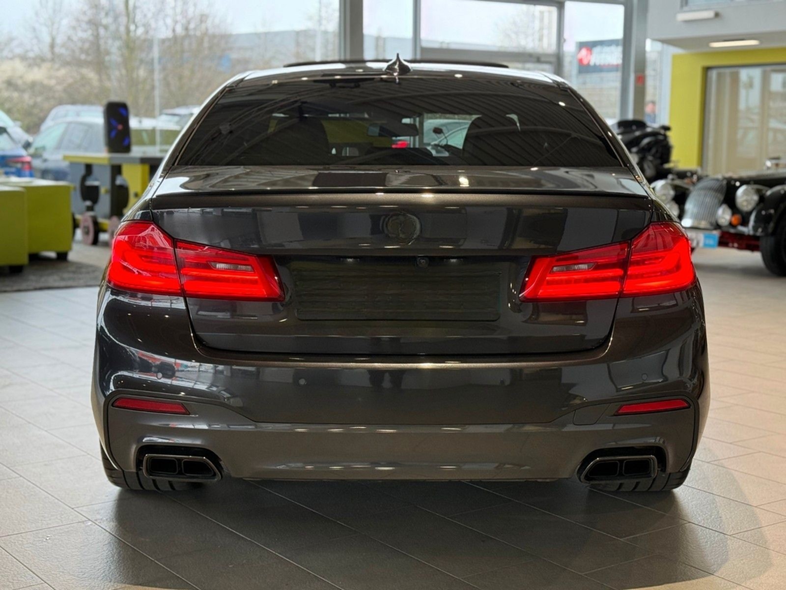 BMW M550i Limousine  xDrive *Head-Up*Schiebedach* foto 6