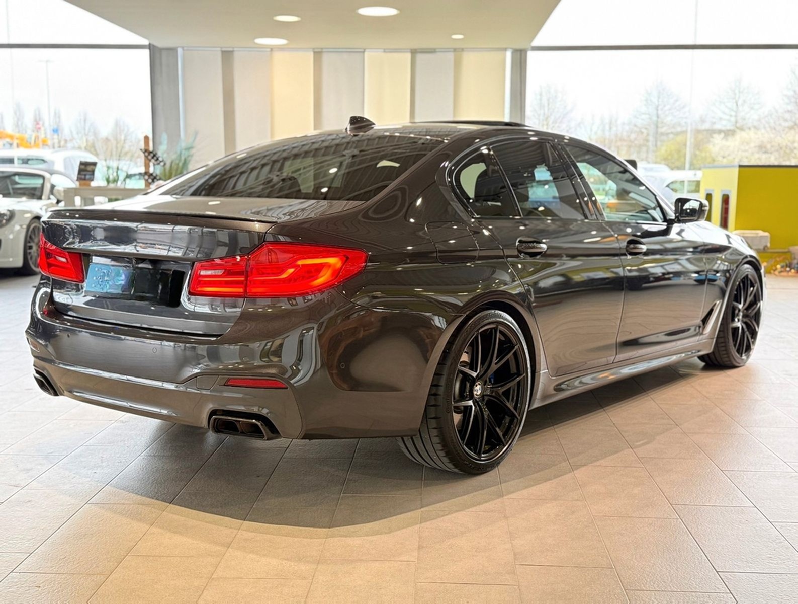 BMW M550i Limousine  xDrive *Head-Up*Schiebedach* foto 8