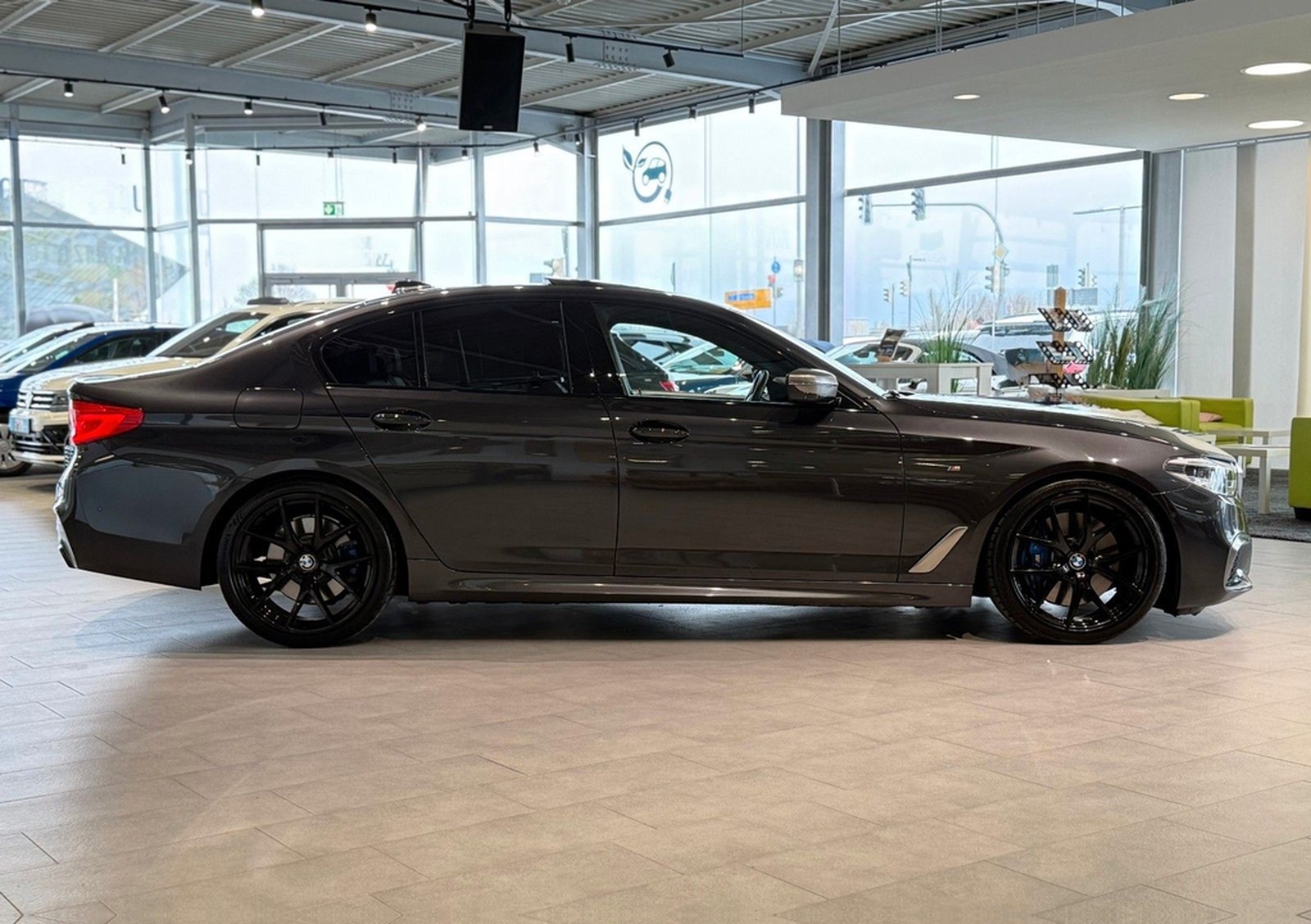 BMW M550i Limousine  xDrive *Head-Up*Schiebedach* foto 9