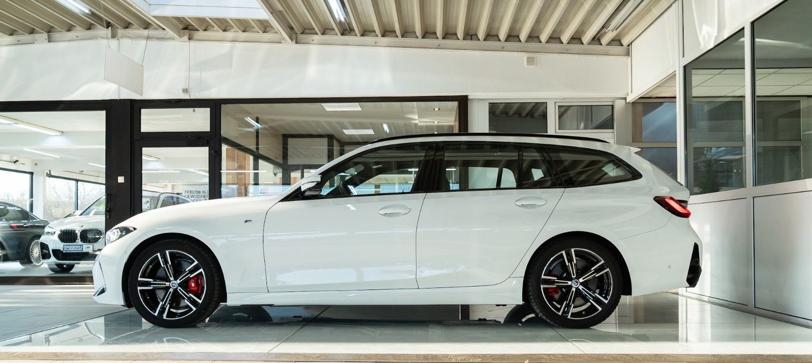 BMW 330d xDrive M Sport 360°Kam PanoDa schwAHK uvm. foto 11