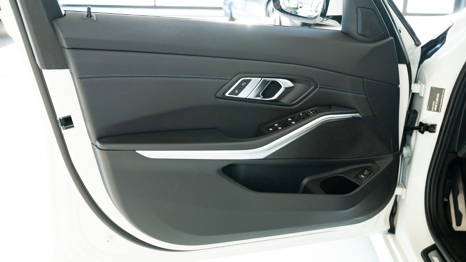 BMW 330d xDrive M Sport 360°Kam PanoDa schwAHK uvm. foto 20