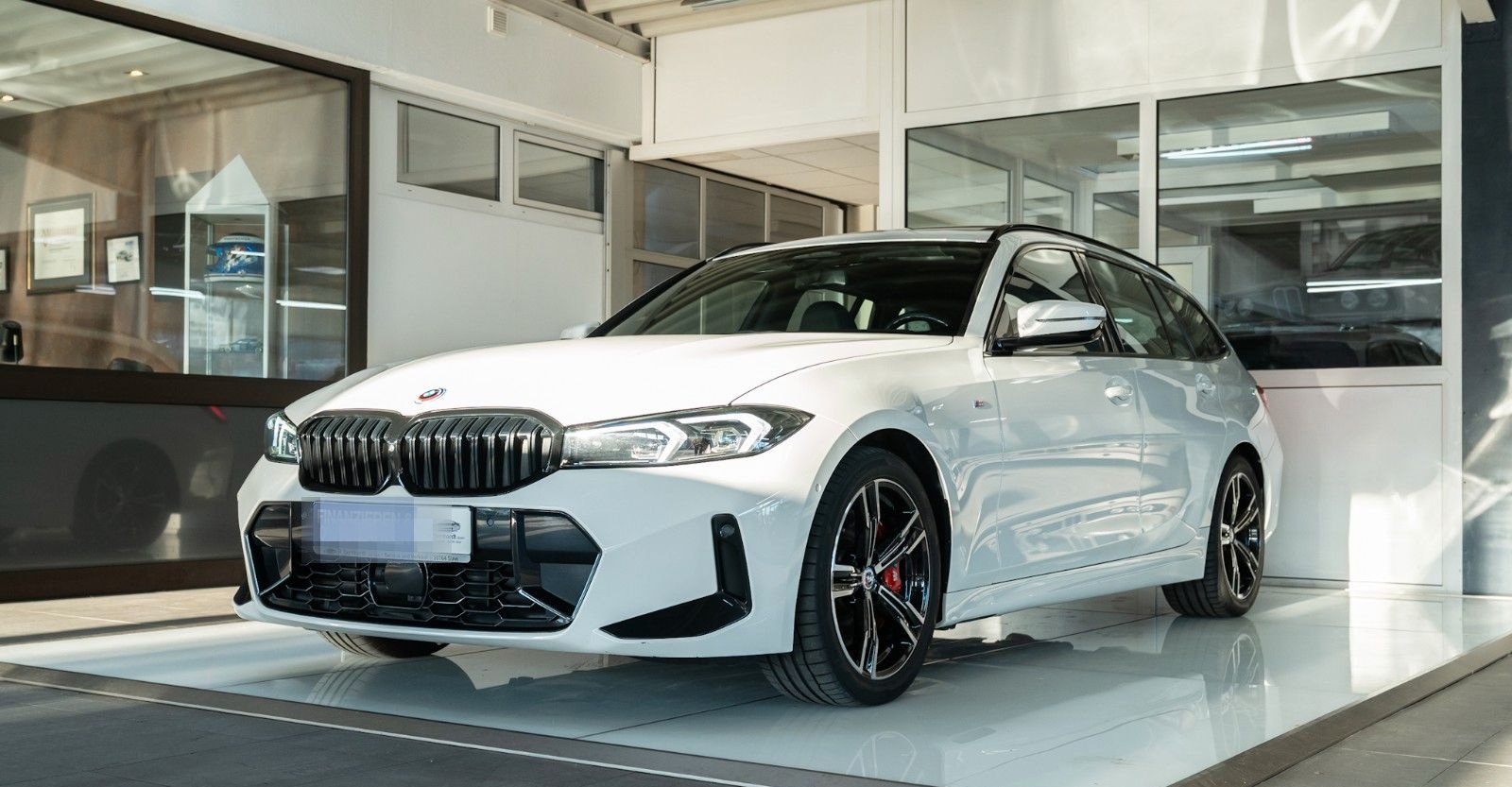 BMW 330d xDrive M Sport 360°Kam PanoDa schwAHK uvm. foto 9