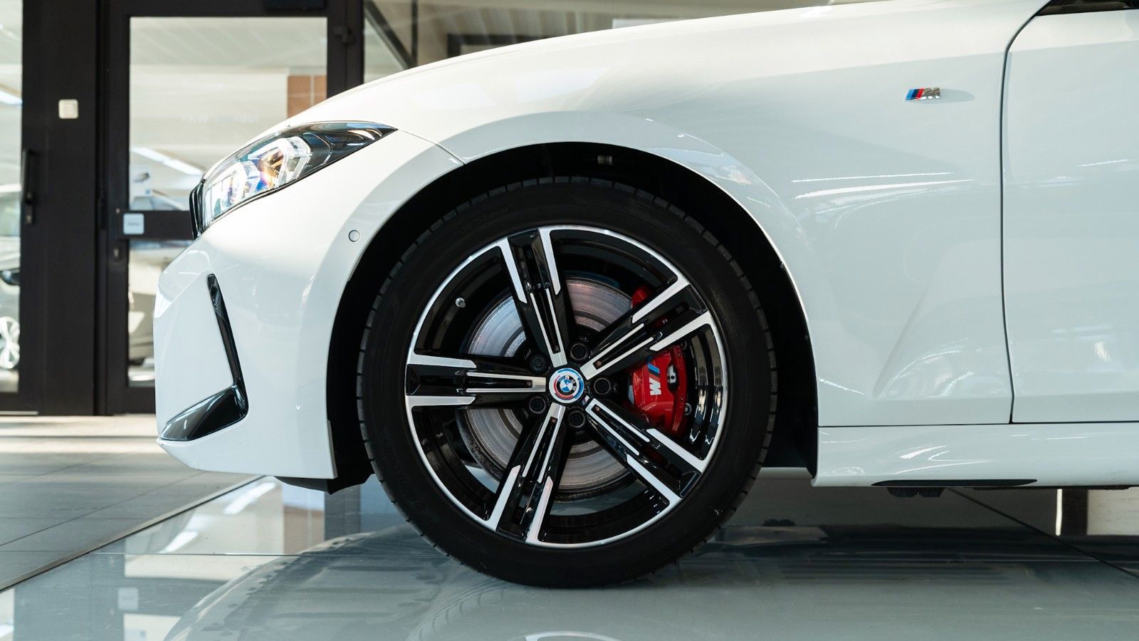 BMW 330d xDrive M Sport 360°Kam PanoDa schwAHK uvm. foto 10