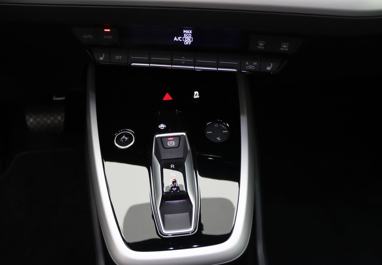 Audi Q4 e-tron 45 / Navi plus, Matrix, Standklima, WP foto 15